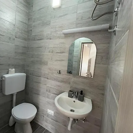 Edina Apartment *